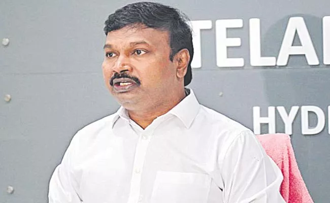 Health Director Srinivasa Rao Says Less Chance Of Fourth Wave Telangana - Sakshi