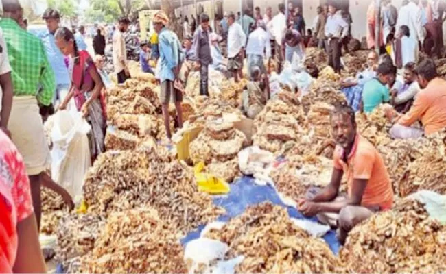 Hindupuram Market Famous In Asia For Selling Tamarind - Sakshi