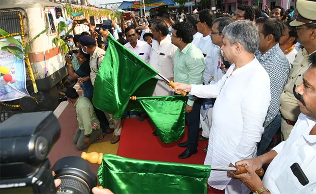 Visakhapatnam Koraput Visakhapatnam Passenger Train Flagged Off - Sakshi