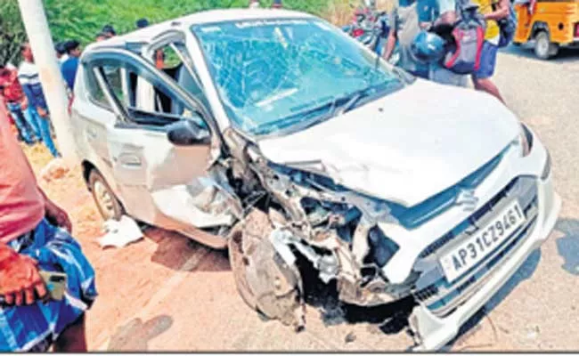 Two Cars Collided On Accident Two Injured In Anakapalle - Sakshi