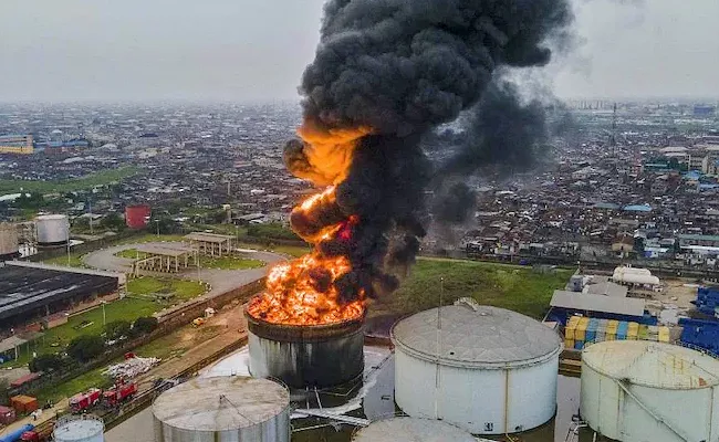 Nigeria Explosion Illegal Oil Refinery More Than 100 Killed - Sakshi