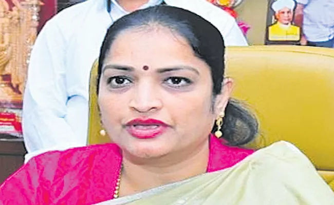 Ushasri says AP Govt Support to Victim of Vijayawada Govt Issue - Sakshi