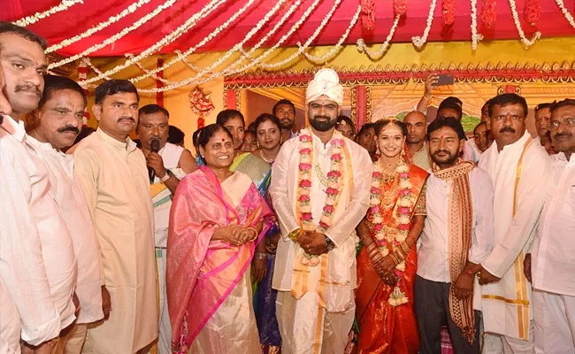 YS Vijayamma Blesses Newly Weds Couple in Suryapet - Sakshi