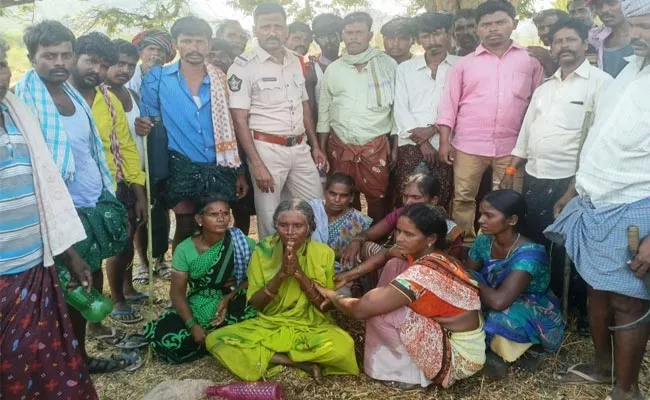 Elderly Woman Missing After Entering Forest In Sri sathya Sai District - Sakshi