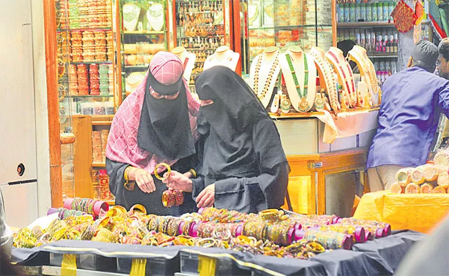 Laad Bazaar Hotspot For Ramzan Shopping - Sakshi