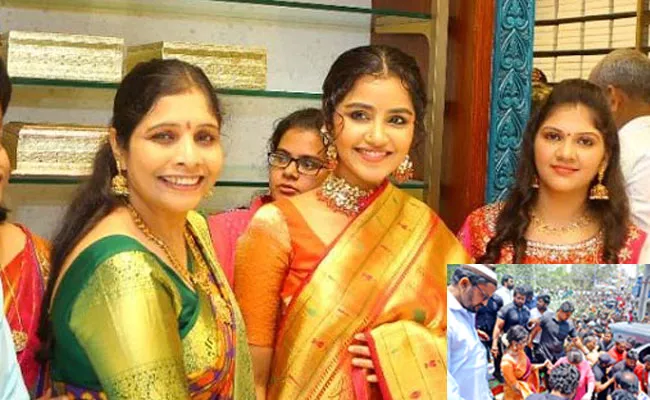 Fans Gave Shock To Anupama Parameswaran At Kodad Shopping Mall Opening - Sakshi