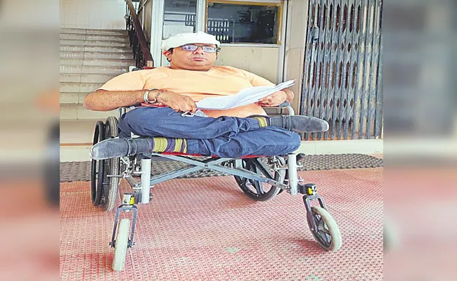 Music Composer Chakri Brother Mahith Narayan Facing Problems For Sadarem Certificate - Sakshi