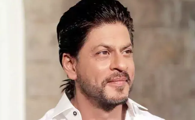 Gujarat HC Relief for Shah Rukh Khan Over Raees Stampede Incident - Sakshi