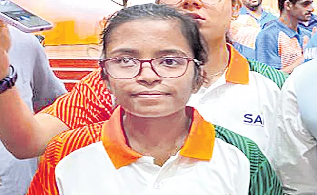 Hyderabad Tennis Player Bhavani Kedia Selected For Deaflympics In Brazil - Sakshi