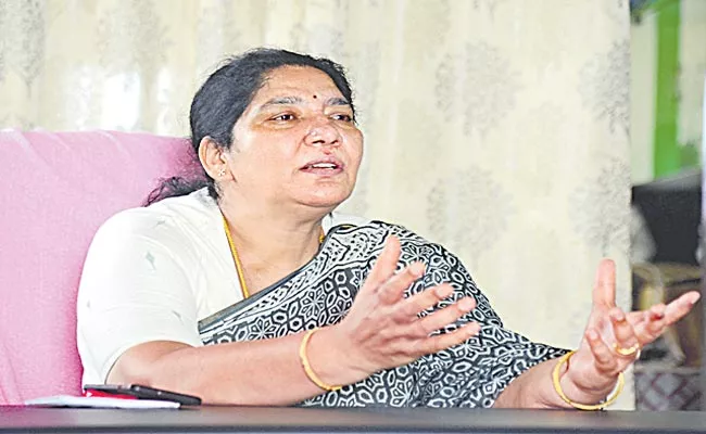 Satyavathi Rathod Directed Officers To Ensure Drinking Water Problem In Tribal Areas - Sakshi