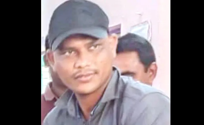 Police Constable Died Heart Attack While Playing Cricket Nellore - Sakshi