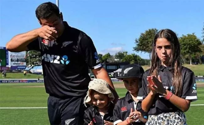 Ross Taylor Bids Emotional Goodbye To Cricket - Sakshi