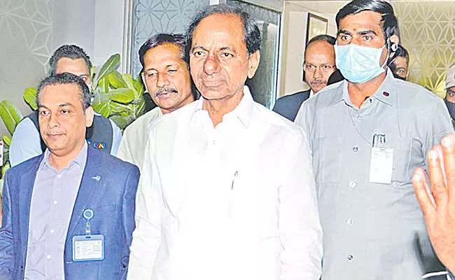 Telangana CM KCR Couple DelhI Tour Along With MLA Kavitha - Sakshi