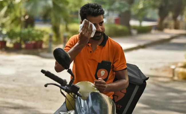 Swiggy Offers Managerial Roles To Delivery Boys - Sakshi