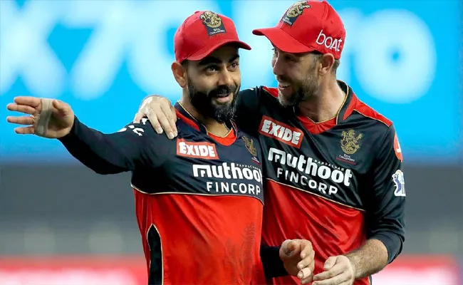 IPL 2022: Virat Kohli Massage Glenn Maxwell During RCB Tense Chase Vs RR - Sakshi