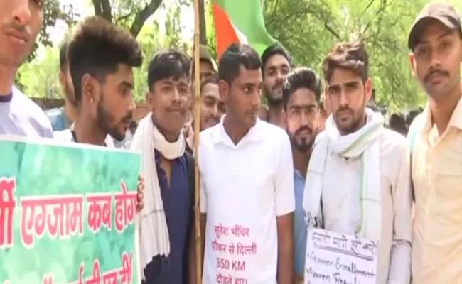 Rajasthan Youth Runs Sikar To Delhi For Demanding Army Recruitment - Sakshi