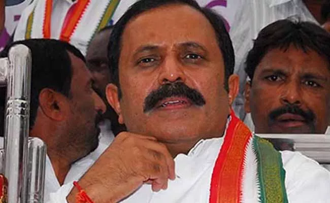 Madhu Yashki Goud Takes On Telangana CM KCR - Sakshi