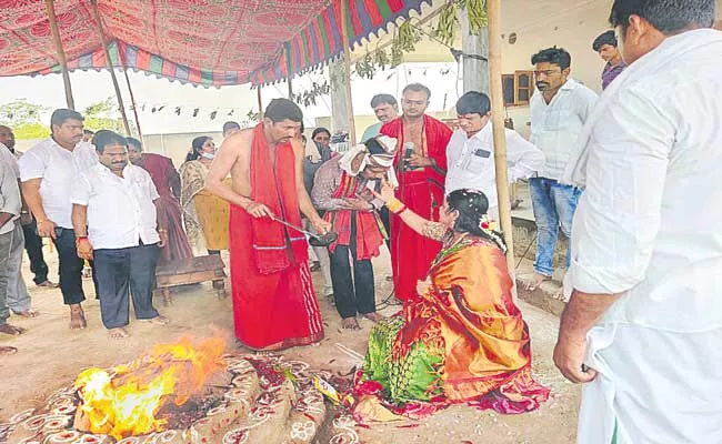 Telangana Health Director Courts Controversy For Participating In Pratyangira Pooja - Sakshi