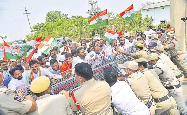 Telangana Congress Party Protests At Collectorates Against Fuel Price Hike - Sakshi