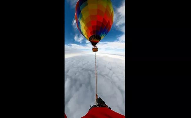 Rafael Zugno Bridi Walking On Rope Tied Between Two Hot Air Balloons - Sakshi