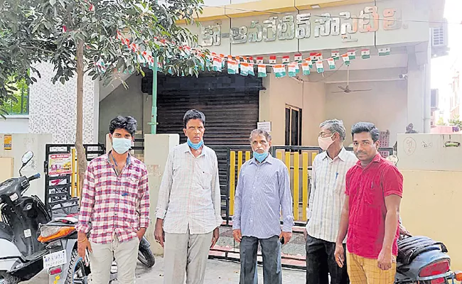 Jayalakshmi Society Concern of depositors At Kakinada - Sakshi