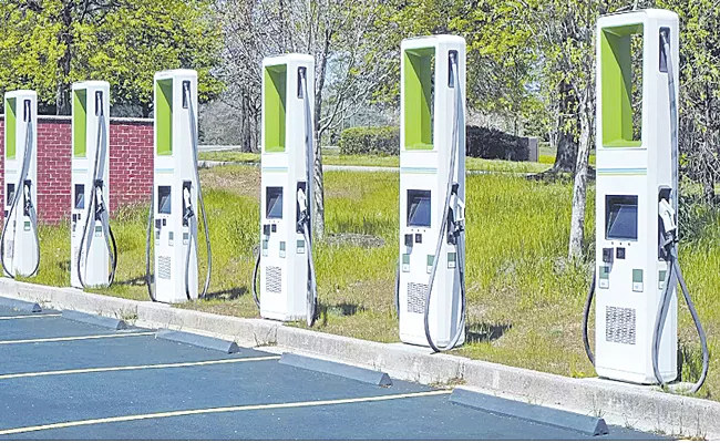 EV chargers with investment of Rs 14,000 crore in 3 to 4 years - Sakshi