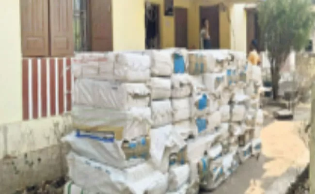 Police Caught Ganja Truck In The Name Of Tamarind Odisha - Sakshi