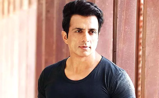 Actor Sonu Sood Receives UAE Golden Visa - Sakshi