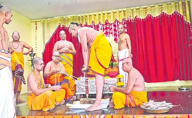 Dwajarohanam Held At Sri Sita Ramula Swamy Temple At Bhadrachalam - Sakshi