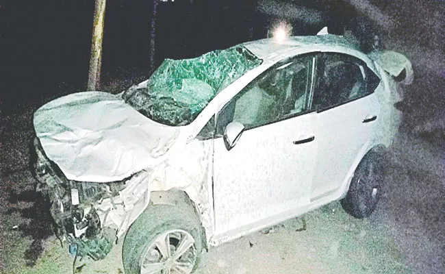 Hyderabad Vijayawada National Highway Car Accident Two People Passed Away - Sakshi