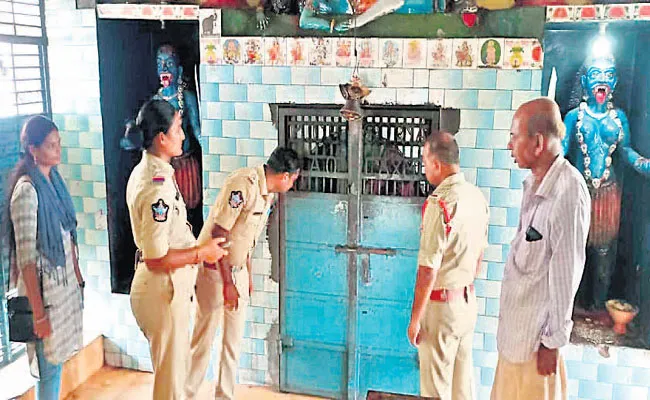 They Worshiped Lifted Village Goddess Idol At Srikakulam - Sakshi