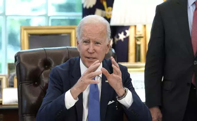 Joe President Biden As US Revives WW 2 Era Act For Ukraine - Sakshi