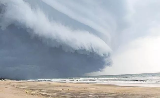 Asani Cyclone Landfall Completed At Machilipatnam - Sakshi