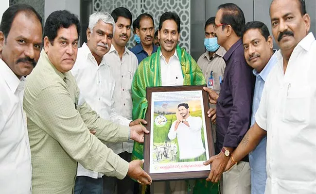 Village Ward Secretariat Employees Association Meet CM YS Jagan - Sakshi