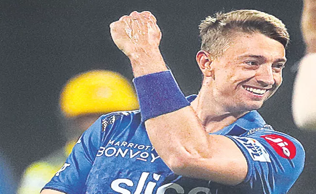 IPL 2022: Mumbai Indians defeat Chennai Super Kings by 5 wickets - Sakshi