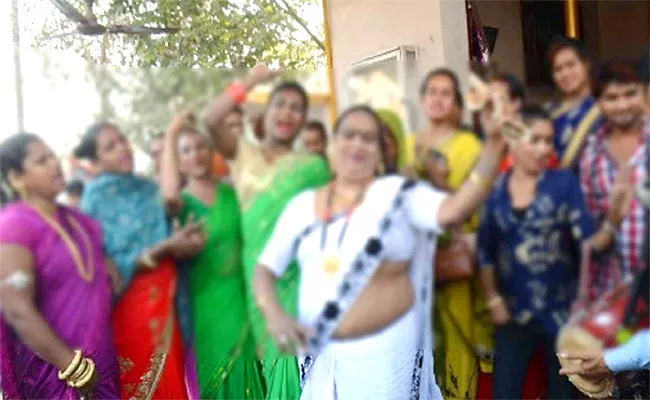 Hijras Threatened People At wedding In Banjara Hills - Sakshi