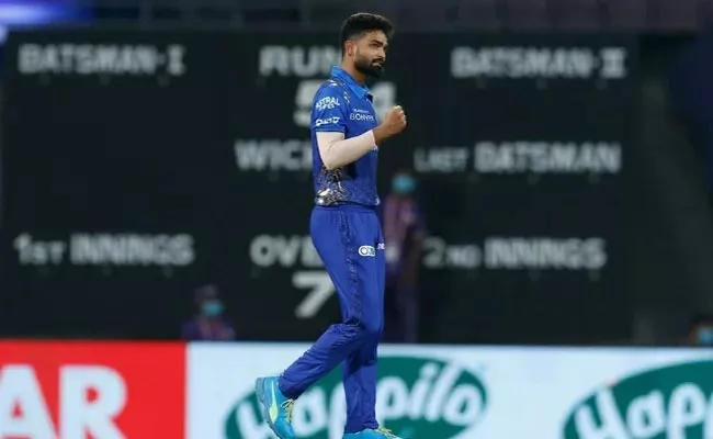 Kumar Kartikeya recalls heartwarming conversation with father before MI debut - Sakshi