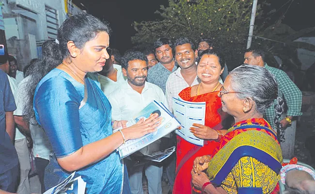 Gadapa Gadapaku Mana Prabhutvam YSRCP Public Representatives - Sakshi