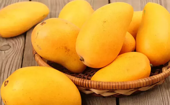 Summer Season: Beware Of Eating Mangoes Available Markets - Sakshi