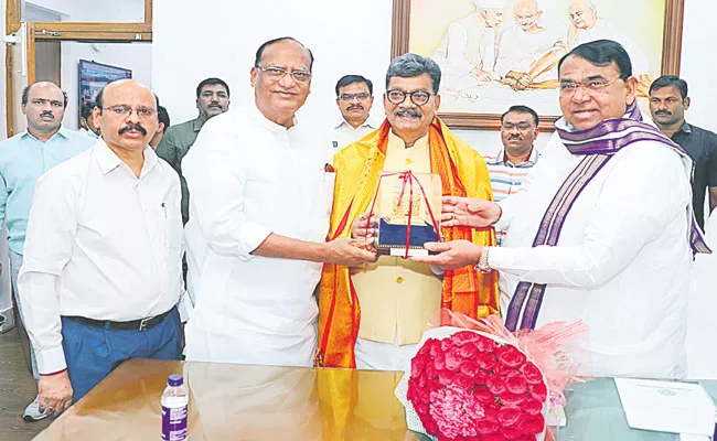 Chhattisgarh Speaker Charan Das Mahant Visiting Telangana Assembly - Sakshi