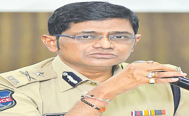 One Lakh Womens Apply For Telangana Police Jobs: Srinivasa Rao - Sakshi