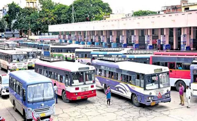 Telangana RTC Plans To Implement Dynamic Method To Hike Bus Fare - Sakshi