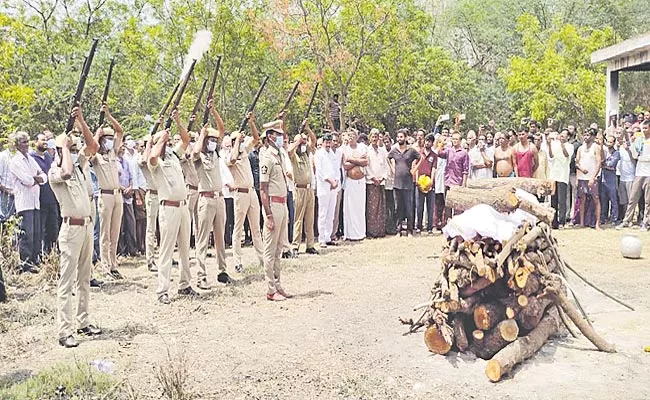 TDP Politics On Death Of SI Gopala Krishna - Sakshi