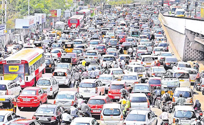 Shocking: Hyderabad People Using More Than 70 Lakhs Vehicles In City - Sakshi