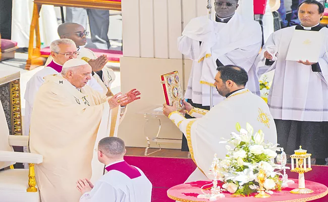 Devasahayam Pillai becomes 1st Indian layman to be declared saint by Pope - Sakshi