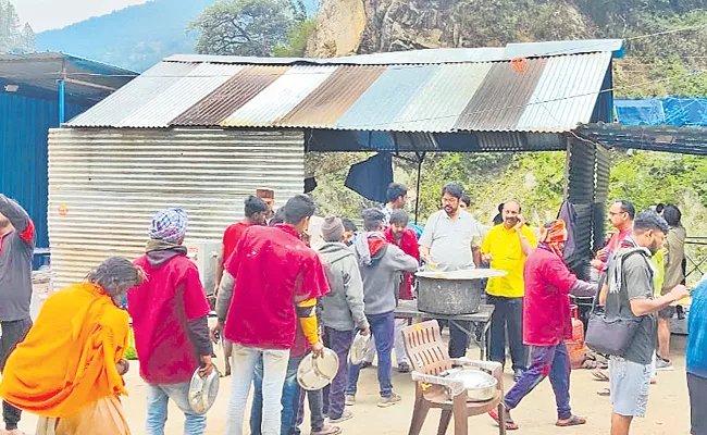 Siddipet Local Cooking In Char Dham For Pilgrims Telangana - Sakshi