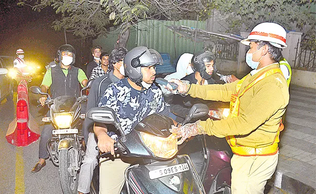 Drunken Drive At Hyderabad Police Says Driving License Will Be Cancelled - Sakshi