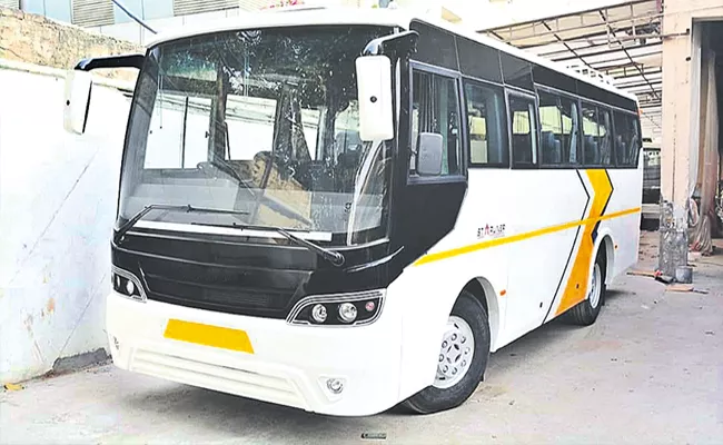 Mini Buses Near Secunderabad Railway Station, Ticket Price 5 Rupees - Sakshi