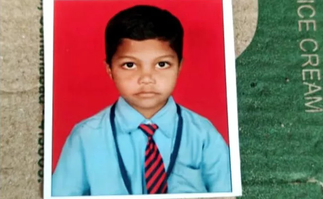 Boy Died Under Suspicious Circumstances At Hyderabad - Sakshi