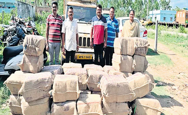 Crime News: Golugonda SEB Police Seized 780 Kgs Ganja - Sakshi